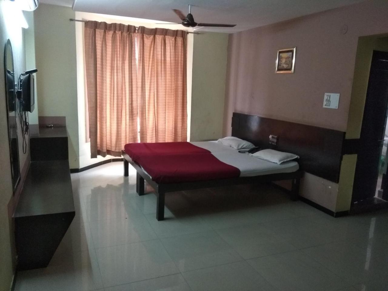 Iroomz Bilwa Residency Hospet Extérieur photo