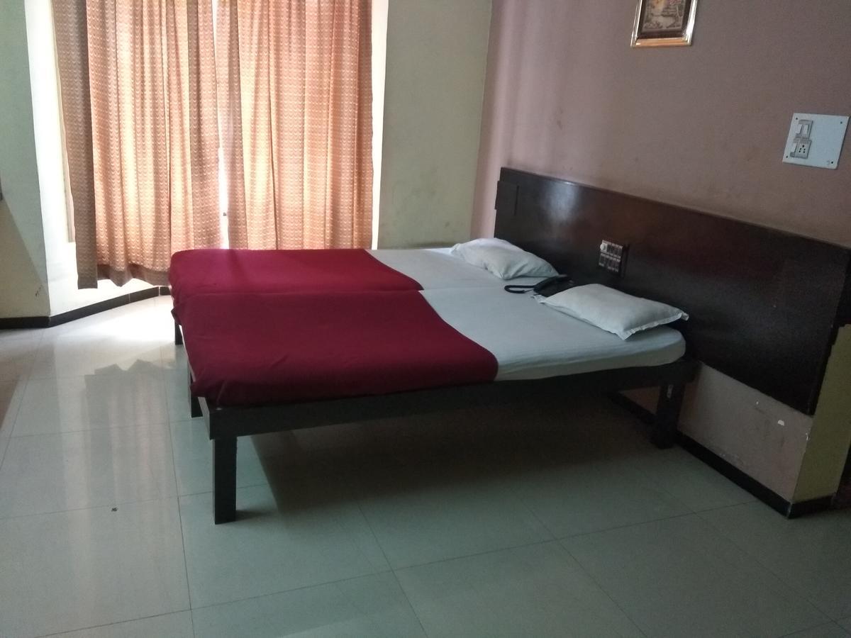 Iroomz Bilwa Residency Hospet Extérieur photo