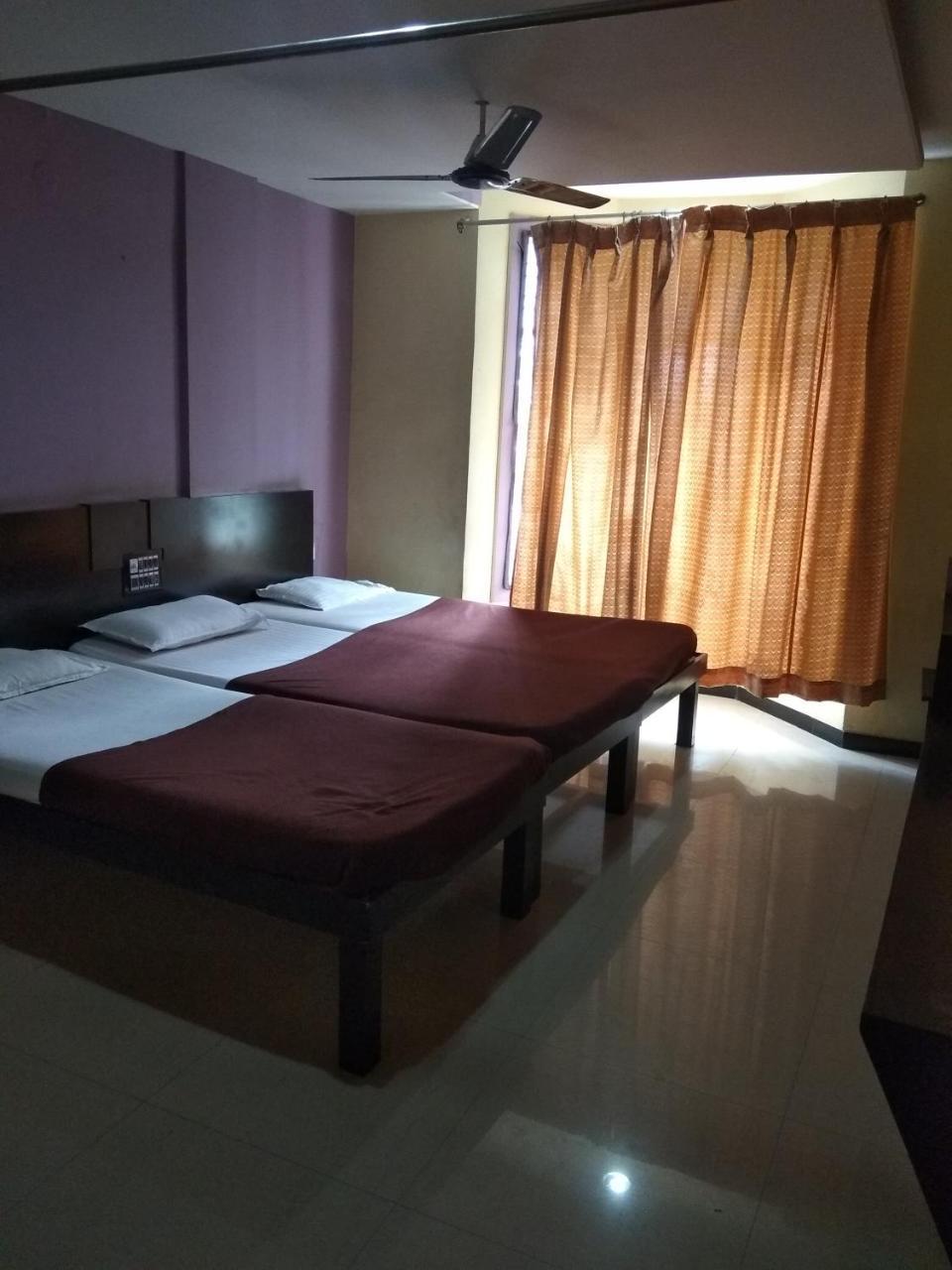 Iroomz Bilwa Residency Hospet Extérieur photo